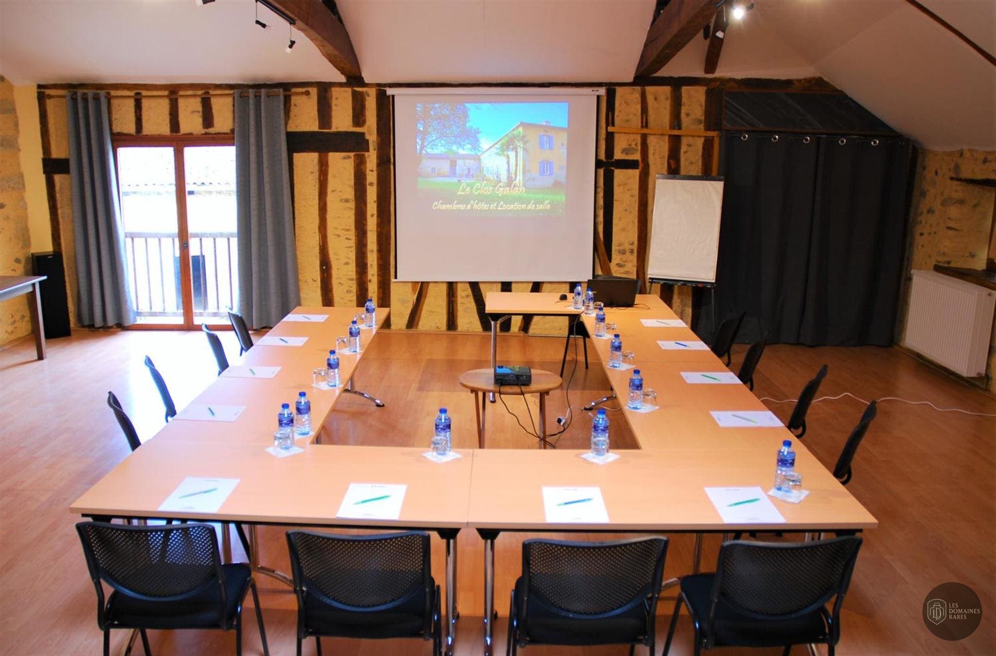 Salle de réunion 5 du domaine Le Clos Galan à Galan en Occitanie