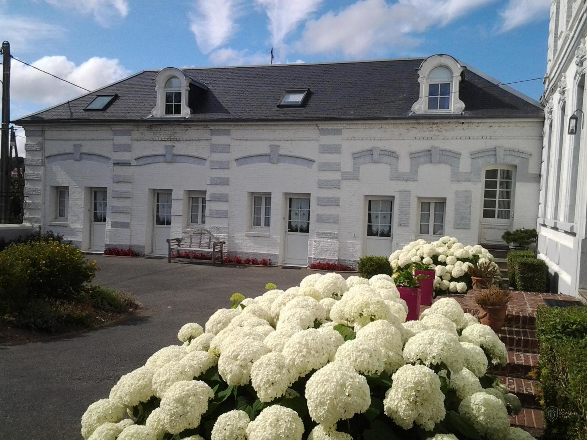 Vue extérieure du domaine Le Clos de Florie en Auvergne-Rhône-Alpes