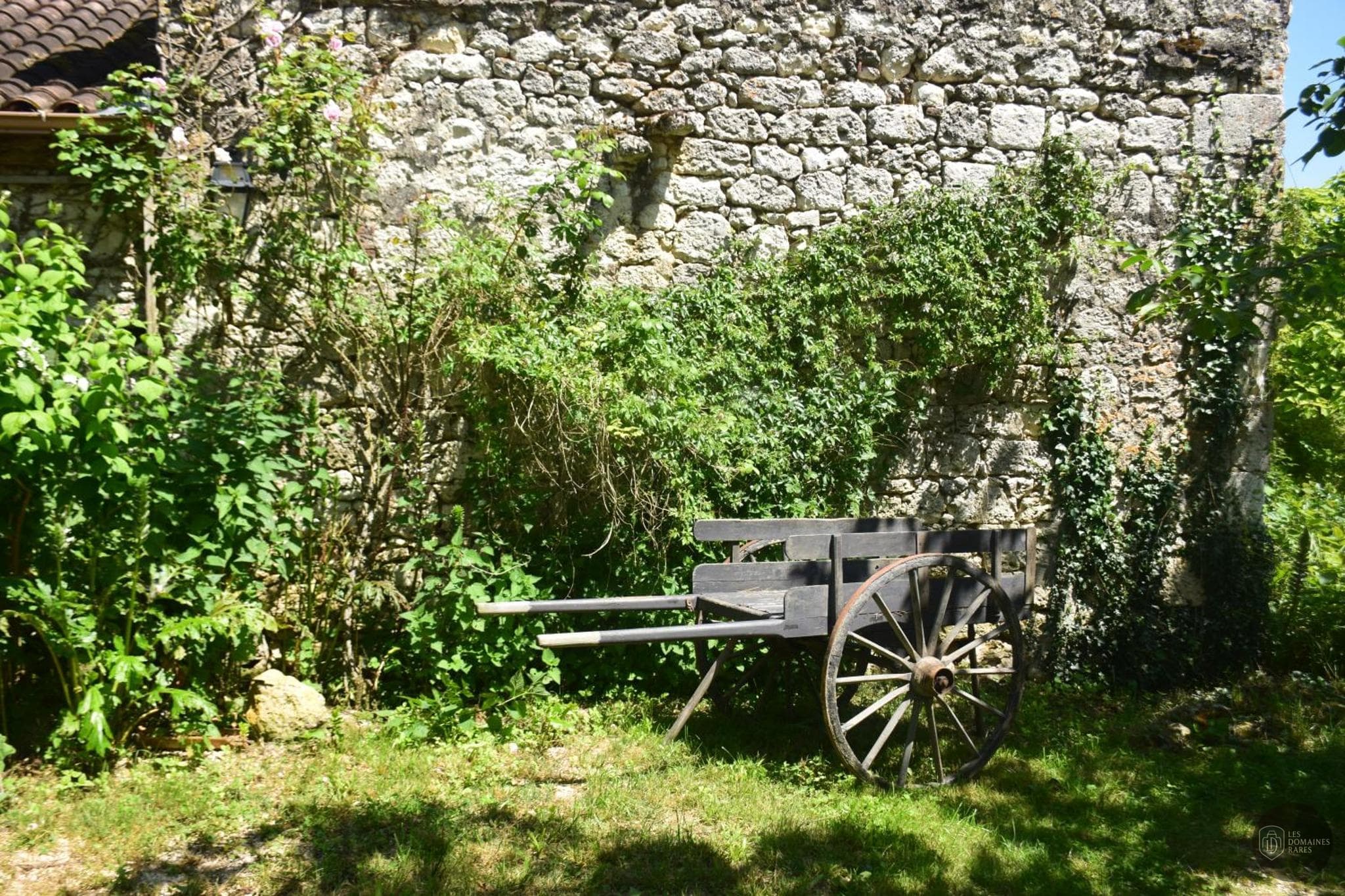 Vue extérieure du lieu Le Clos de Lusignan en Nouvelle-Aquitaine
