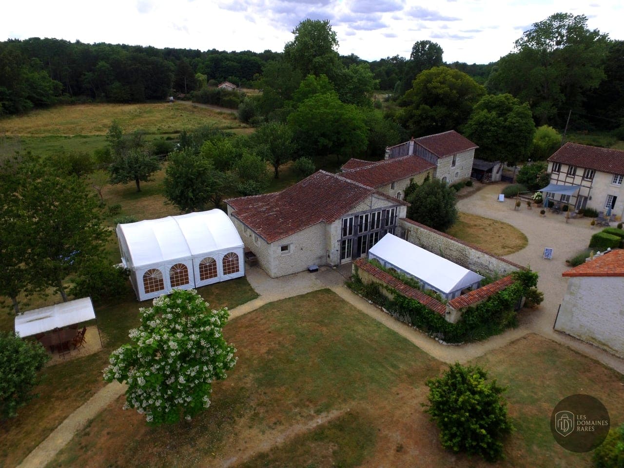 Vue extérieure du lieu Le Clos de Saires à Saires en Nouvelle-Aquitaine