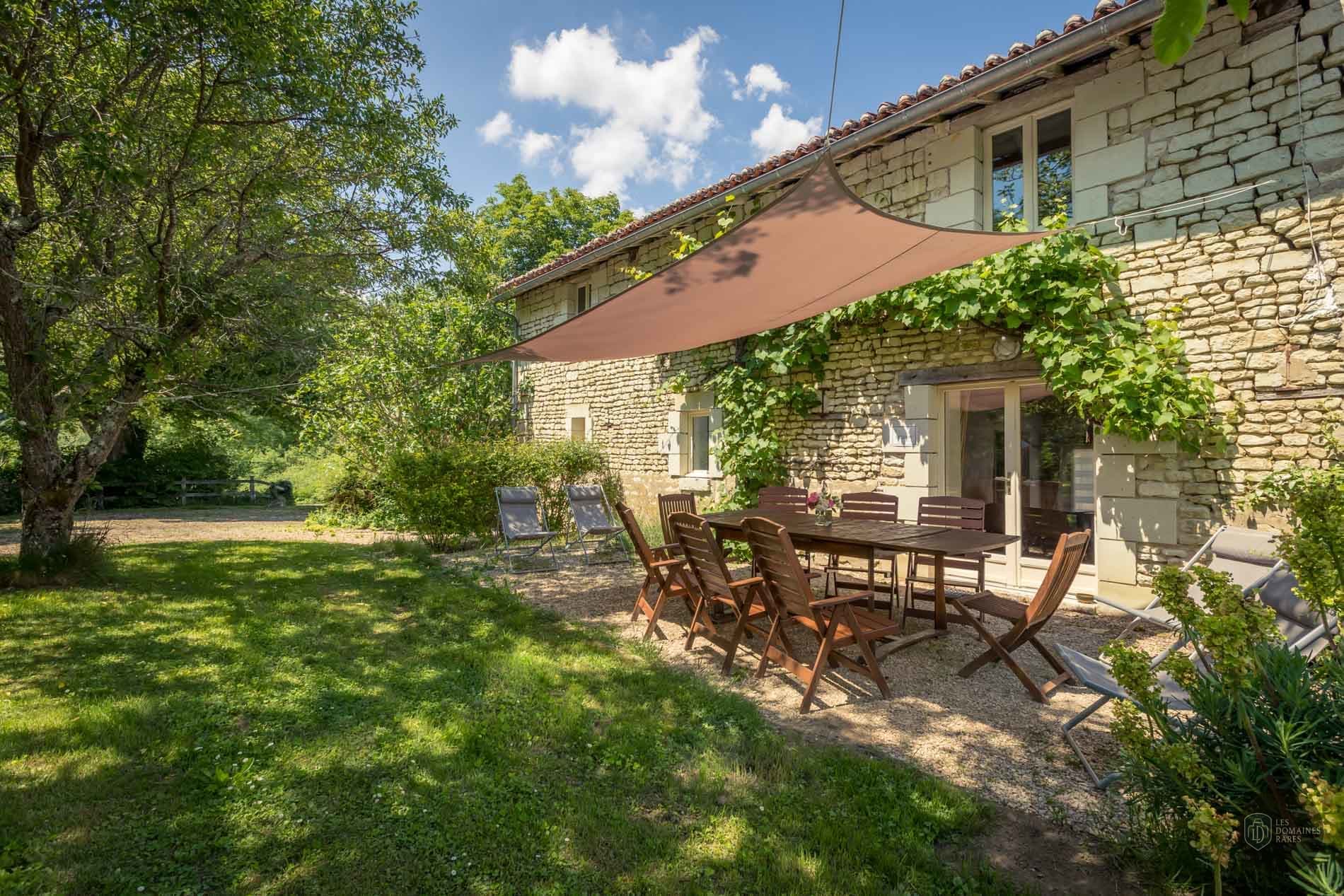 Vue extérieure du lieu Le Clos de Saires à Saires en Nouvelle-Aquitaine