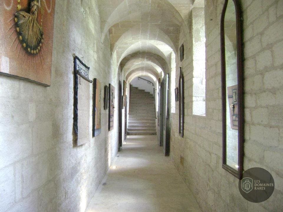 Espace intérieur de l'hôtel Le Clos des Capucins à Le en Hauts-de-France