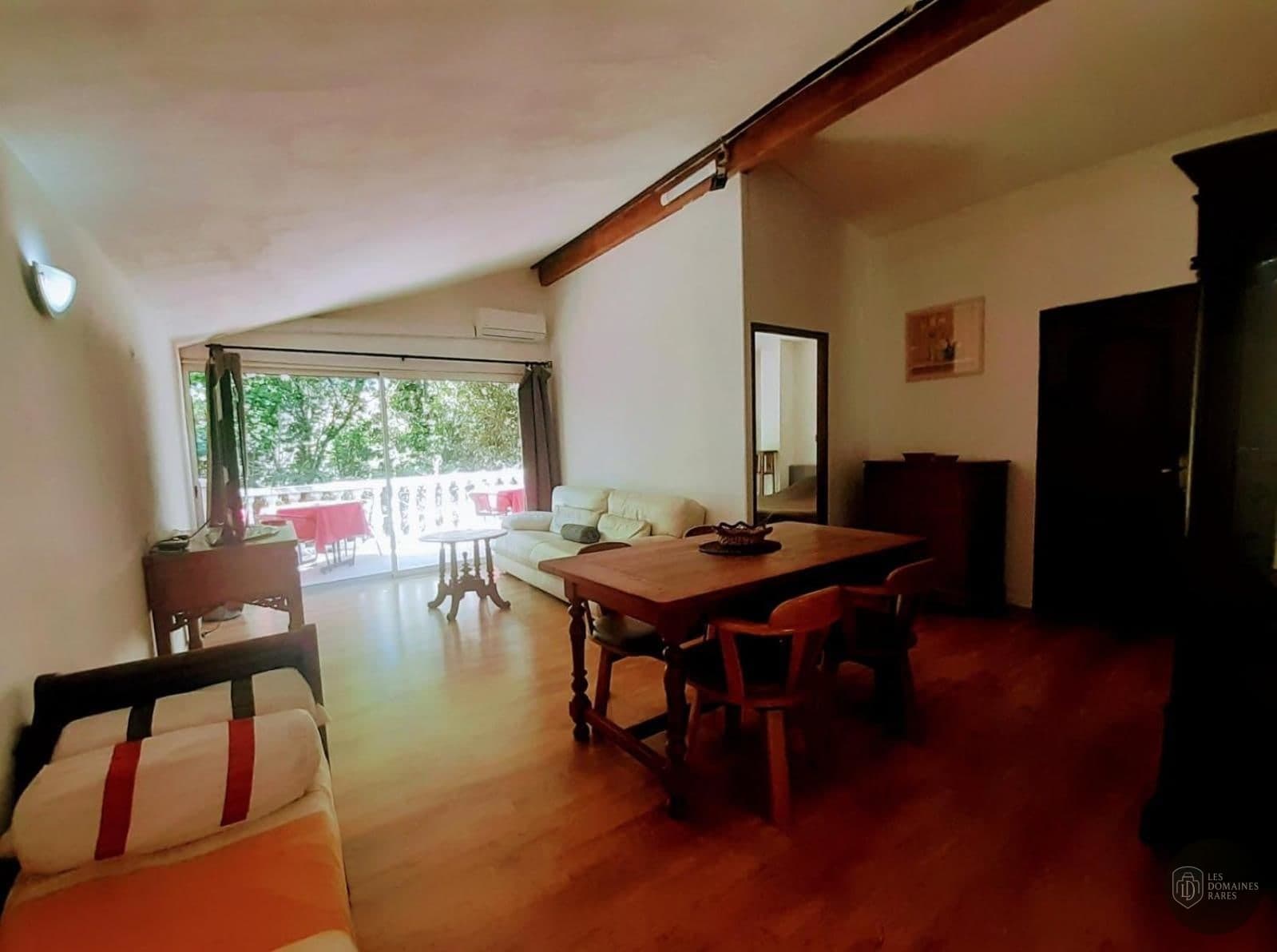 Espace intérieur de l'hôtel Le Clos des Capucins à Le en Hauts-de-France