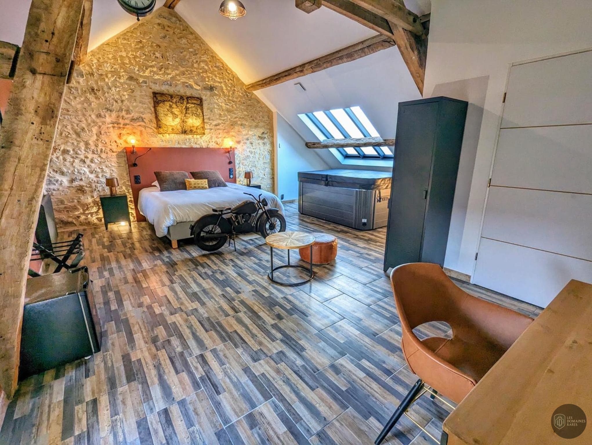 Espace intérieur de l'hôtel Le Clos des Lys à Perpignan en Occitanie