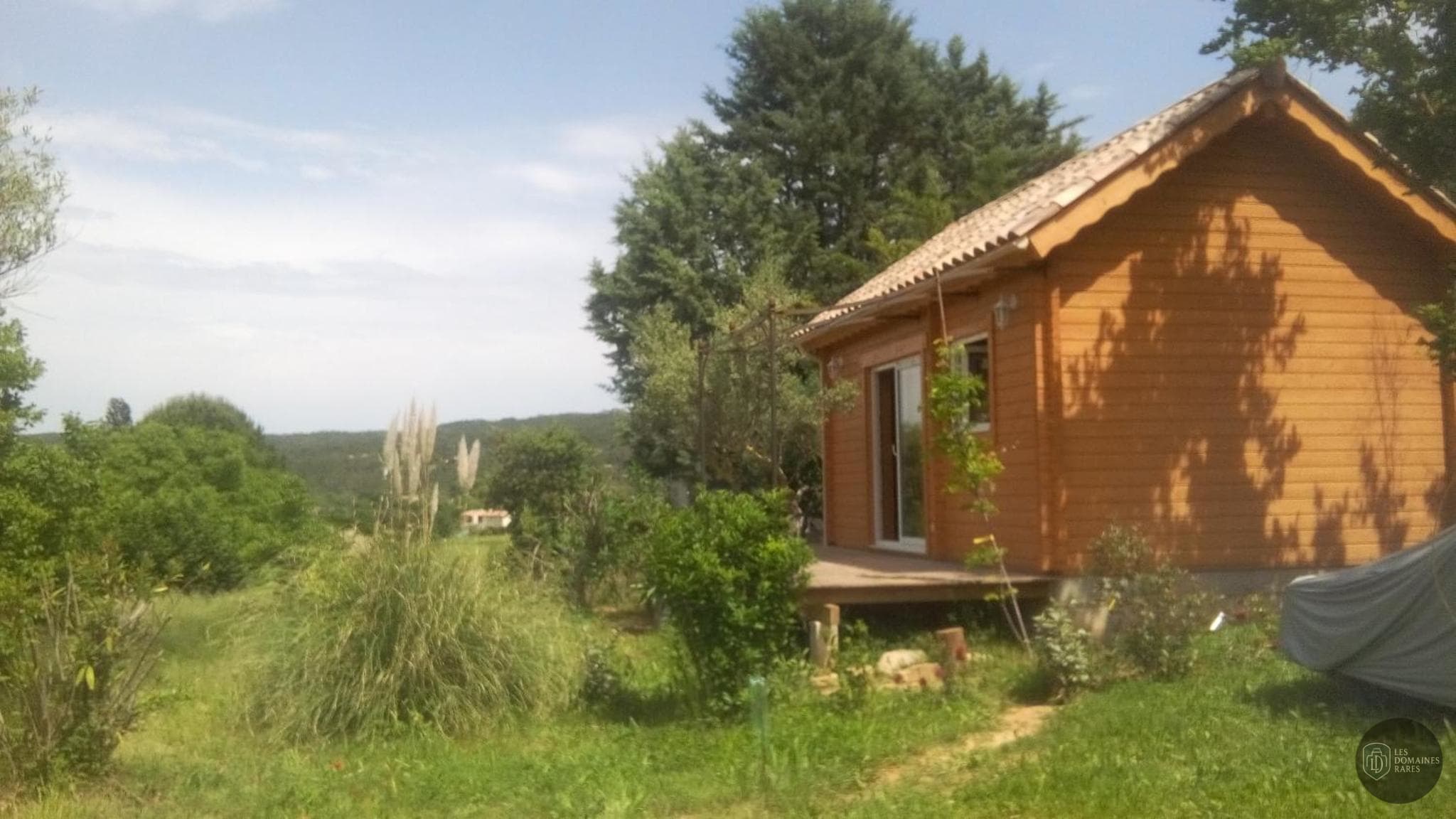 Vue extérieure du moulin Le Clos des Sources en Auvergne-Rhône-Alpes