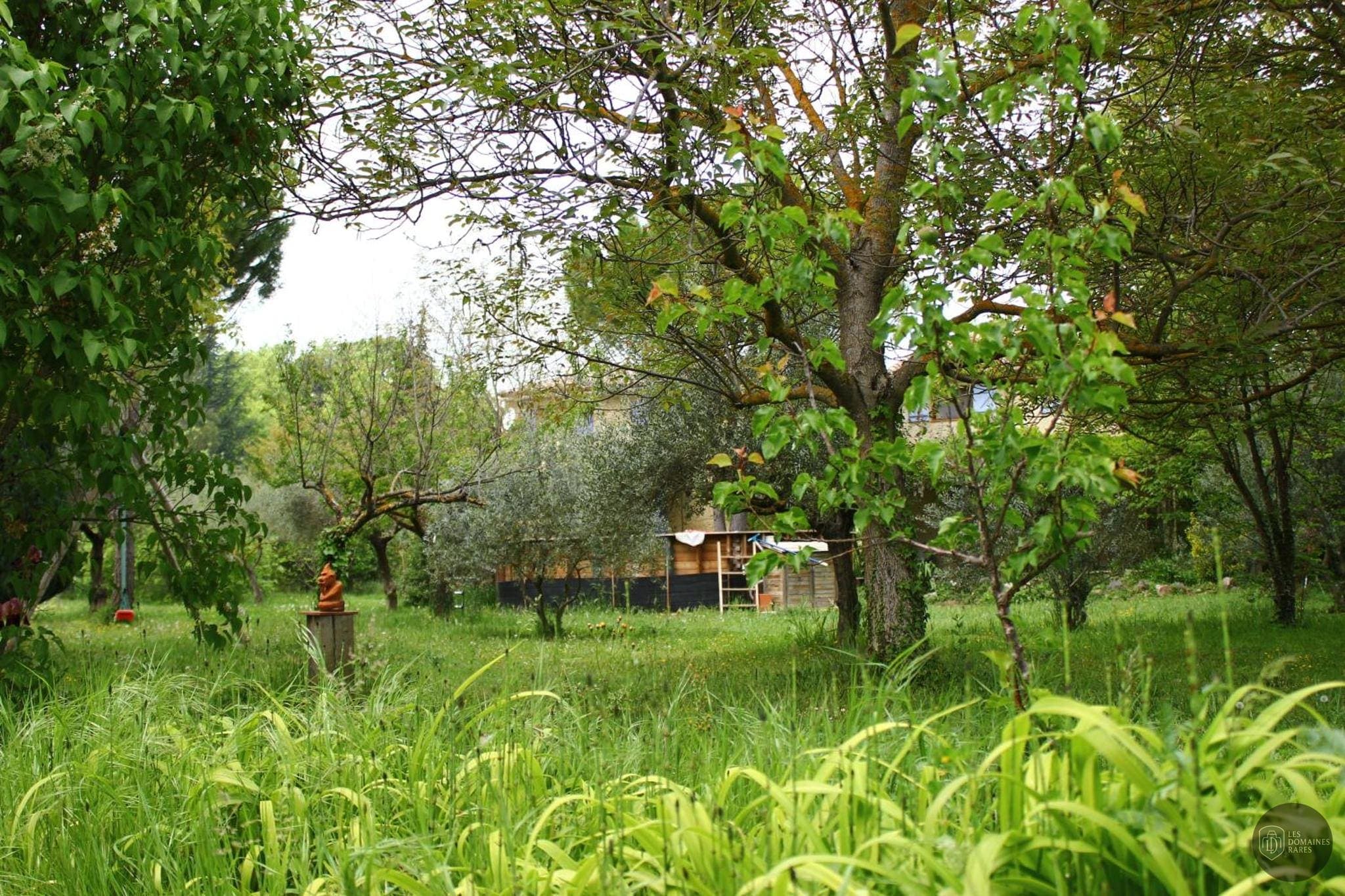 Vue extérieure du moulin Le Clos des Sources en Auvergne-Rhône-Alpes