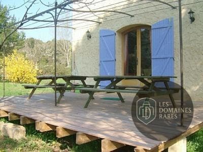 Vue extérieure du moulin Le Clos des Sources en Auvergne-Rhône-Alpes