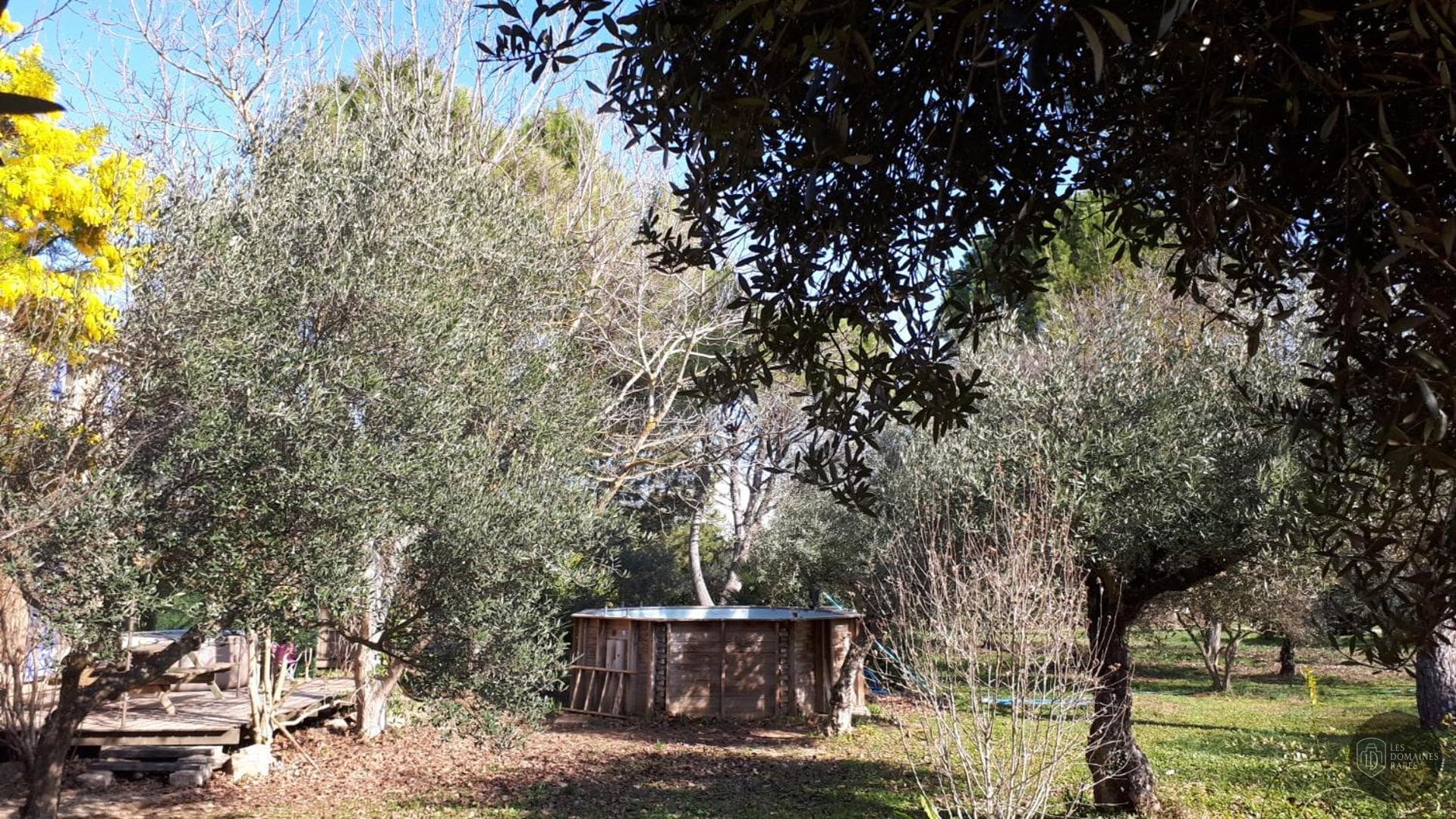 Vue extérieure du moulin Le Clos des Sources en Auvergne-Rhône-Alpes