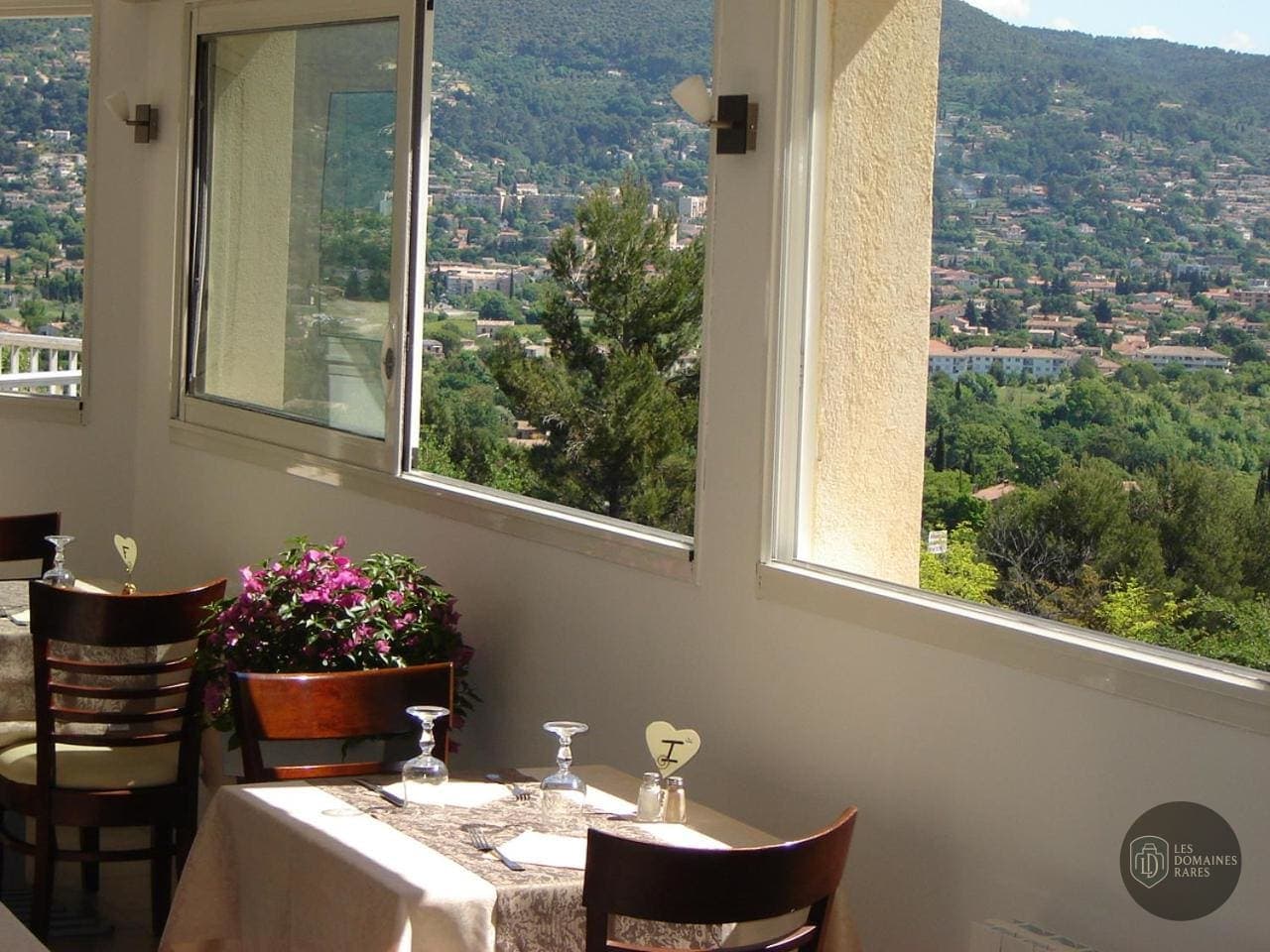 Vue extérieure de l'hôtel Le Col de l'Ange à Draguignan en Provence-Alpes-Côte d'Azur