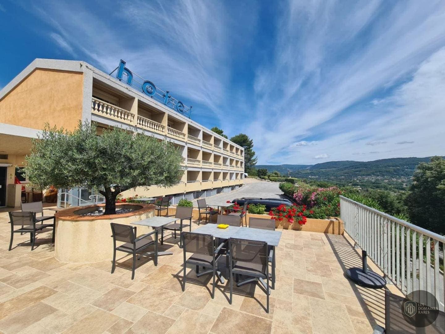 Vue extérieure de l'hôtel Le Col de l'Ange à Draguignan en Provence-Alpes-Côte d'Azur