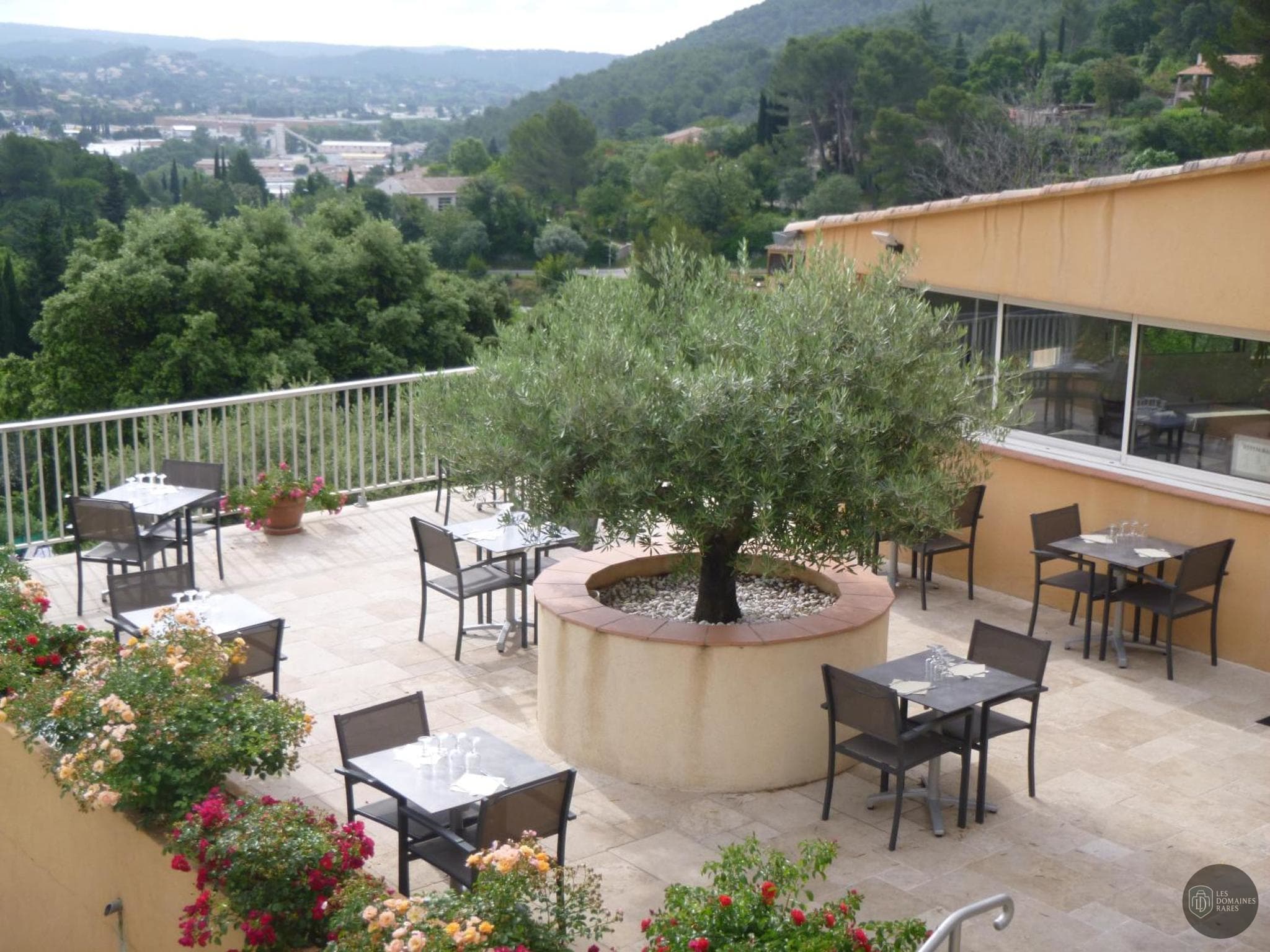 Vue extérieure de l'hôtel Le Col de l'Ange à Draguignan en Provence-Alpes-Côte d'Azur
