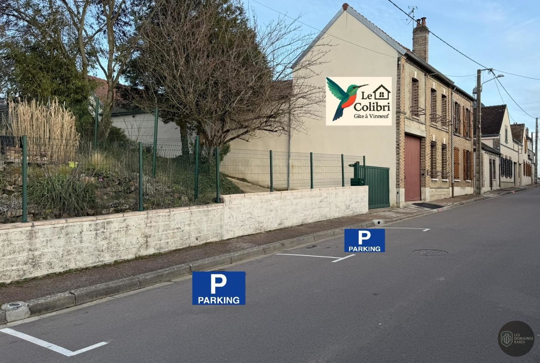 Vue extérieure de l'hôtel Le Colibri à Douvrin en Hauts-de-France