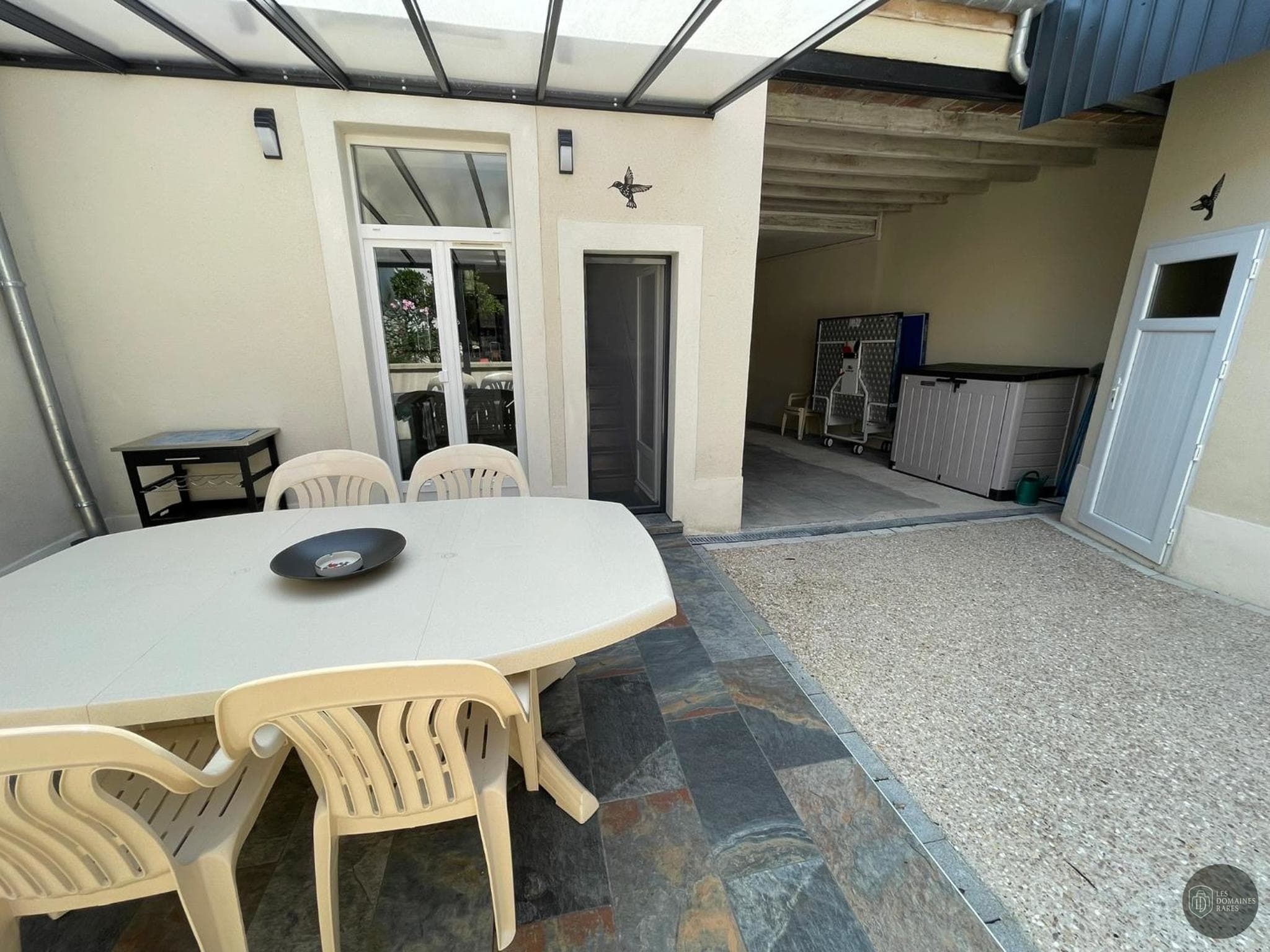 Vue extérieure de l'hôtel Le Colibri à Douvrin en Hauts-de-France
