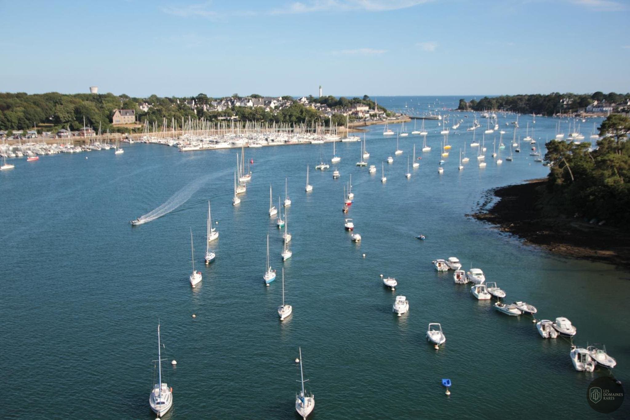 Vue extérieure de l'hôtel Le Cornouaille à Bénodet en Bretagne