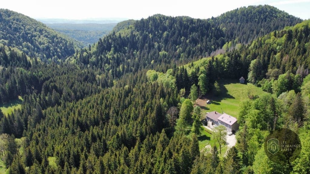 Vue extérieure du lieu Le Coupet à Les en Bourgogne-Franche-Comté