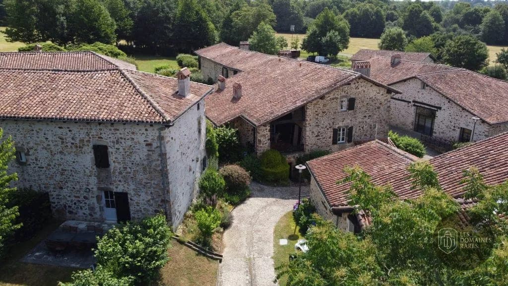 Vue extérieure du gîte Le Cruzeau en Nouvelle-Aquitaine