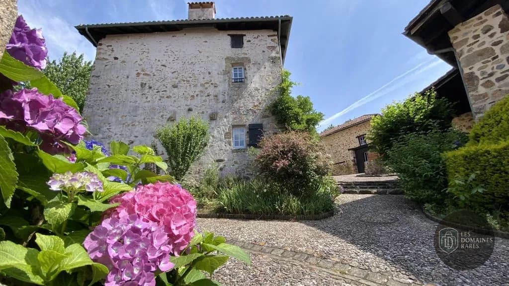 Vue extérieure du gîte Le Cruzeau en Nouvelle-Aquitaine
