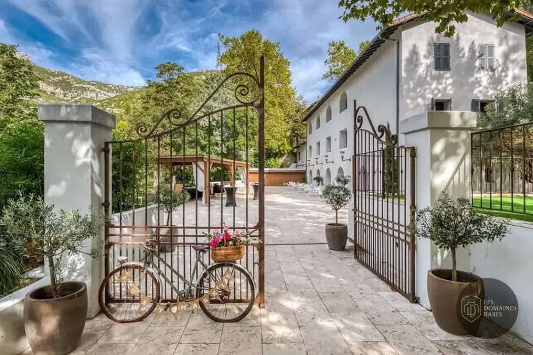 Vue extérieure du salle de réception Le Daniely à Peypin en Provence-Alpes-Côte d'Azur