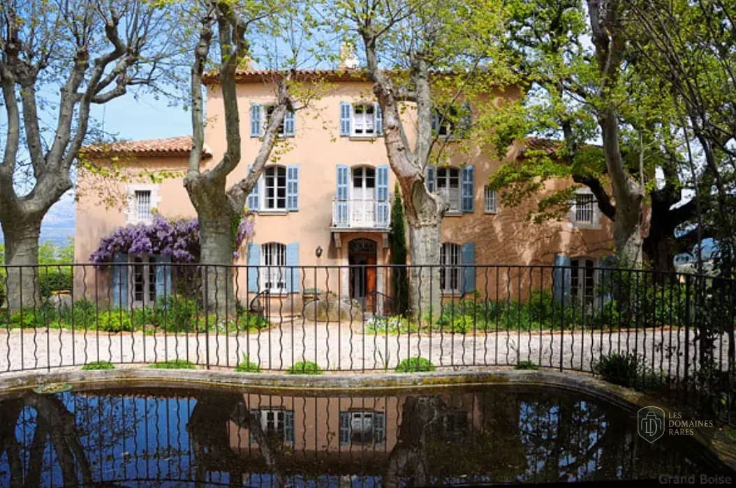 Vue extérieure du salle de réception Le Daniely à Peypin en Provence-Alpes-Côte d'Azur