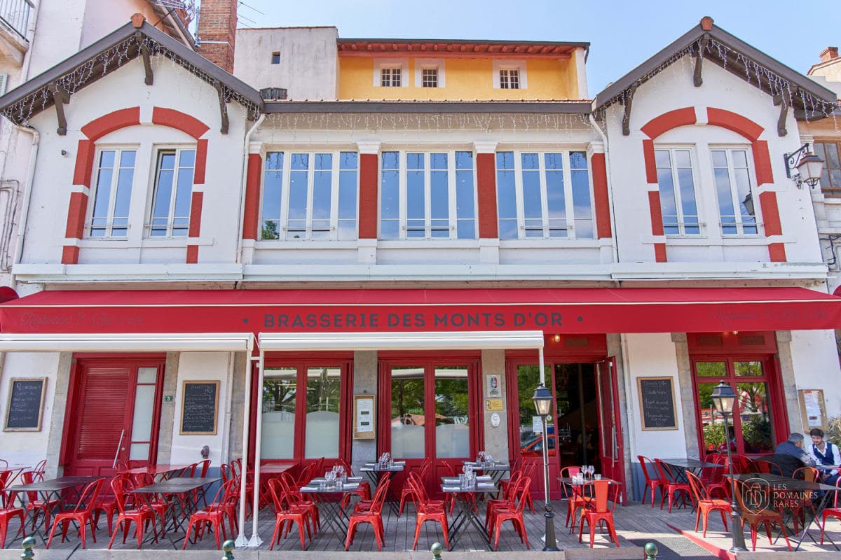Vue extérieure du restaurant Le Djemi's en Auvergne-Rhône-Alpes
