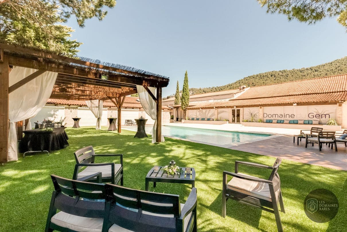 Vue extérieure du domaine Le Domaine du Gem à Gémenos en Provence-Alpes-Côte d'Azur