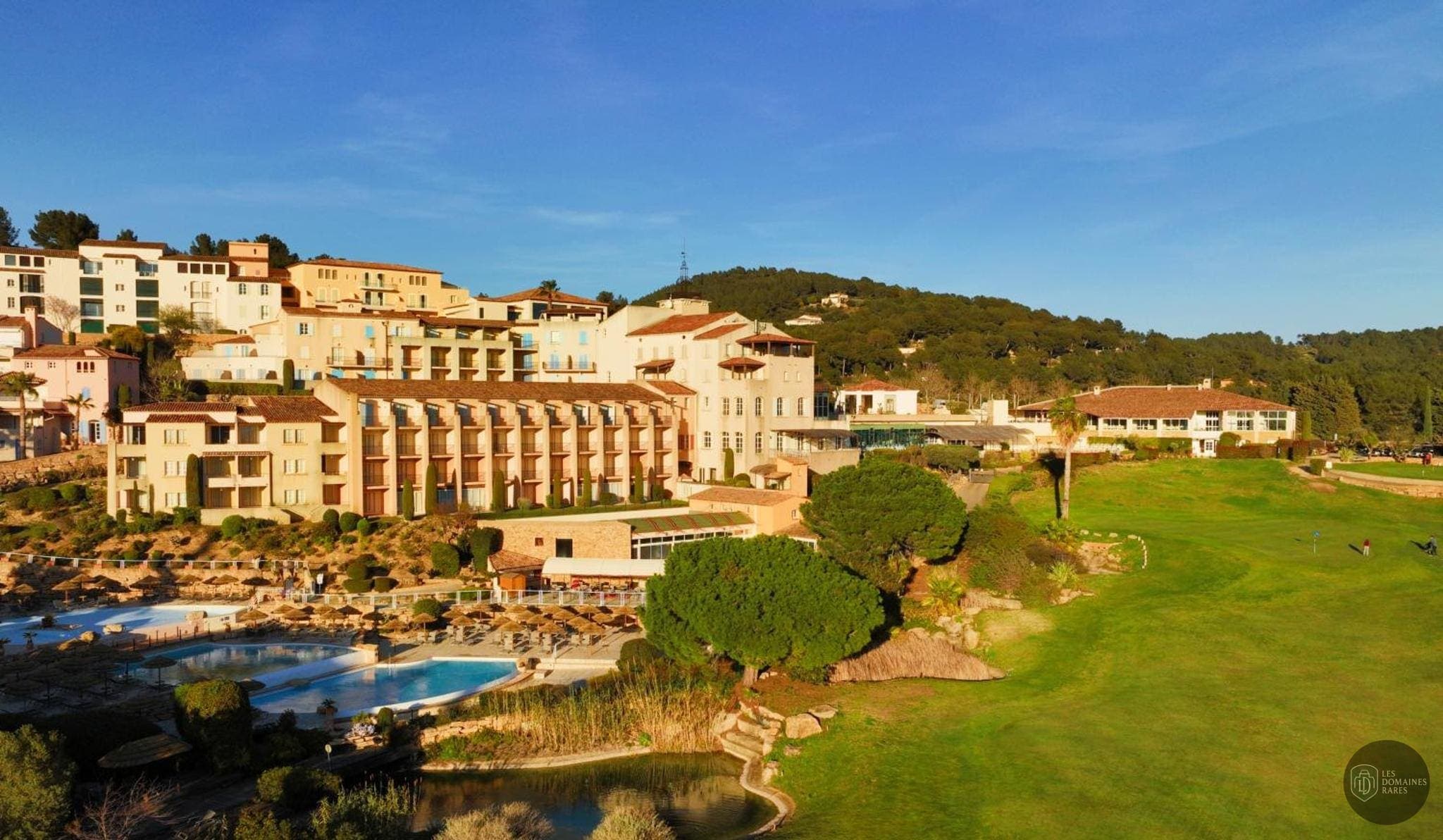 Vue extérieure de l'hôtel Le Fregate Provence en Provence-Alpes-Côte d'Azur