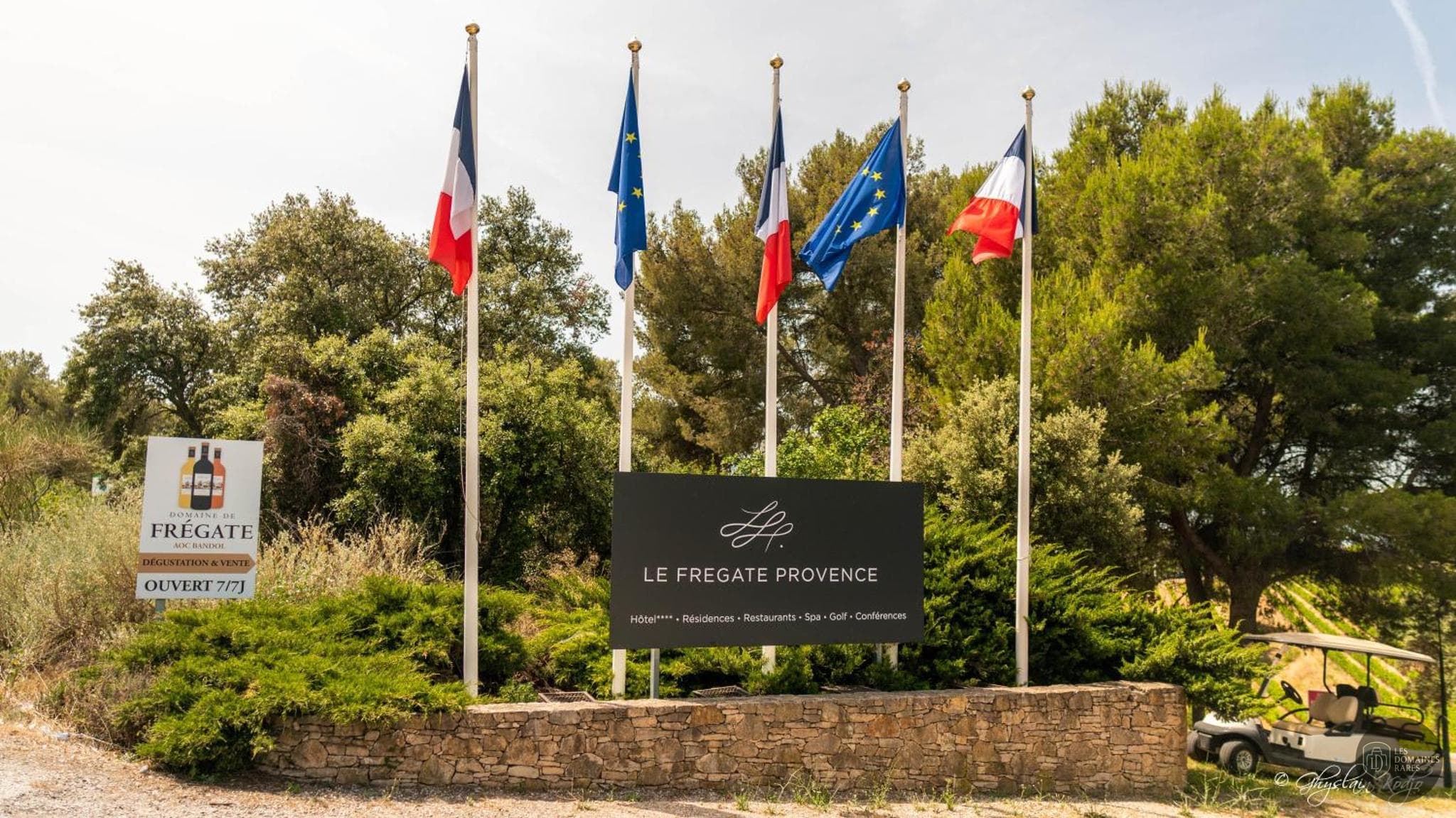 Vue extérieure de l'hôtel Le Fregate Provence en Provence-Alpes-Côte d'Azur