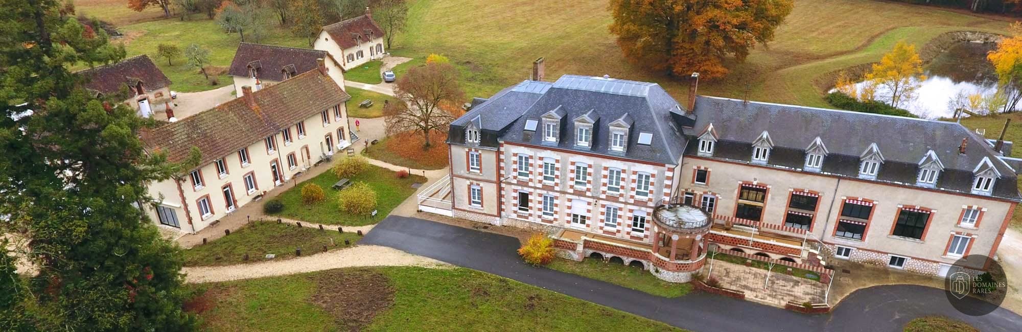 Vue extérieure du gîte Le Glandier à Villeherviers en Centre-Val de Loire