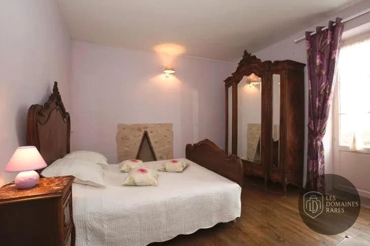 Vue extérieure de l'hôtel Le Grézalide à Grèzes en Occitanie