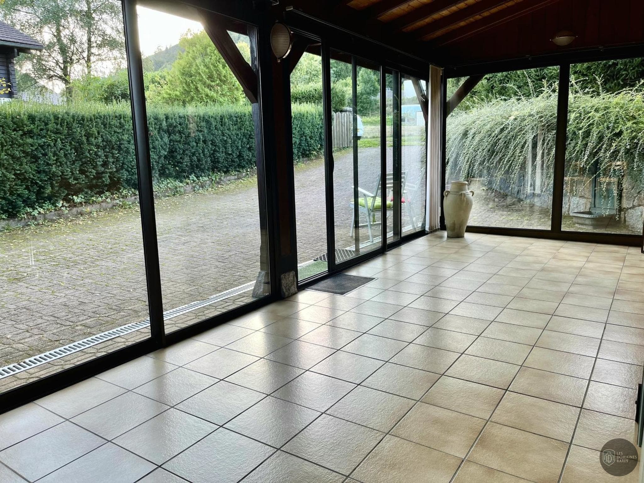 Vue extérieure du domaine Le Grand Arbre à Montpellier en Occitanie
