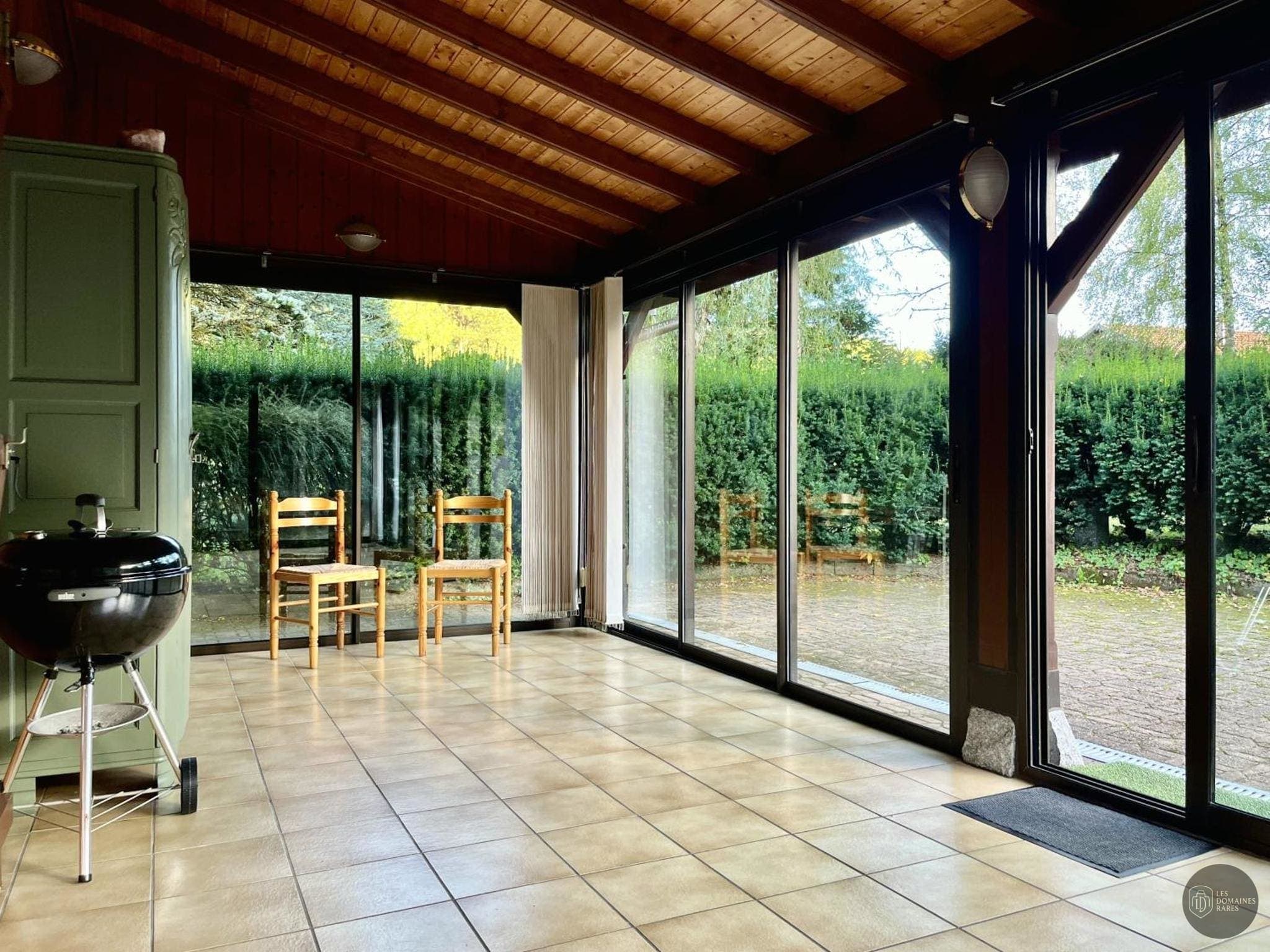 Vue extérieure du domaine Le Grand Arbre à Montpellier en Occitanie