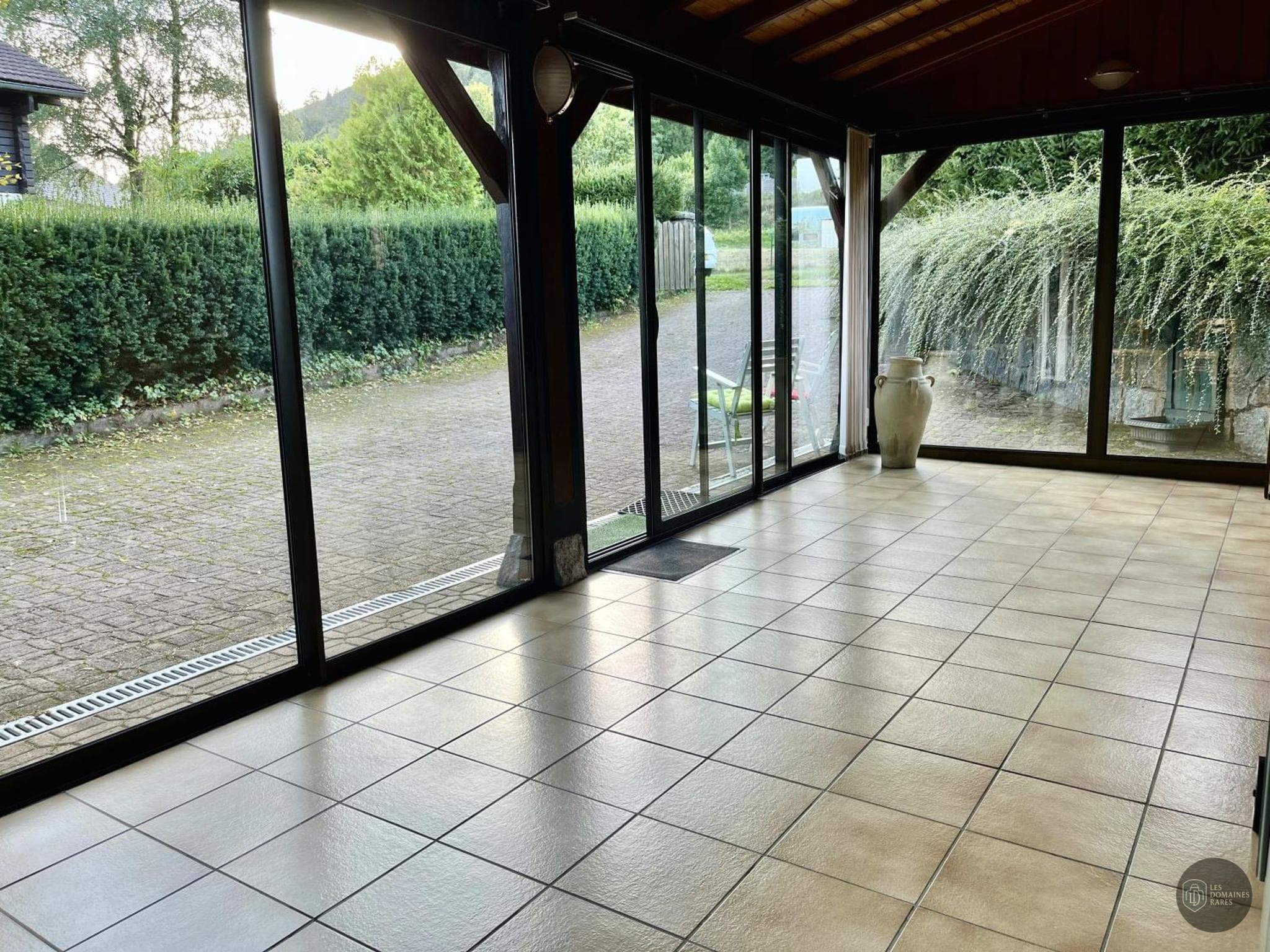 Vue extérieure du domaine Le Grand Arbre à Montpellier en Occitanie