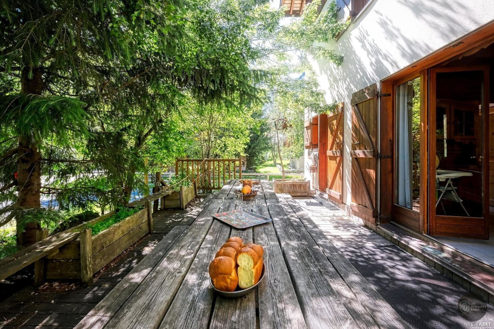Vue extérieure de l'hôtel Le Grand Bec en Auvergne-Rhône-Alpes