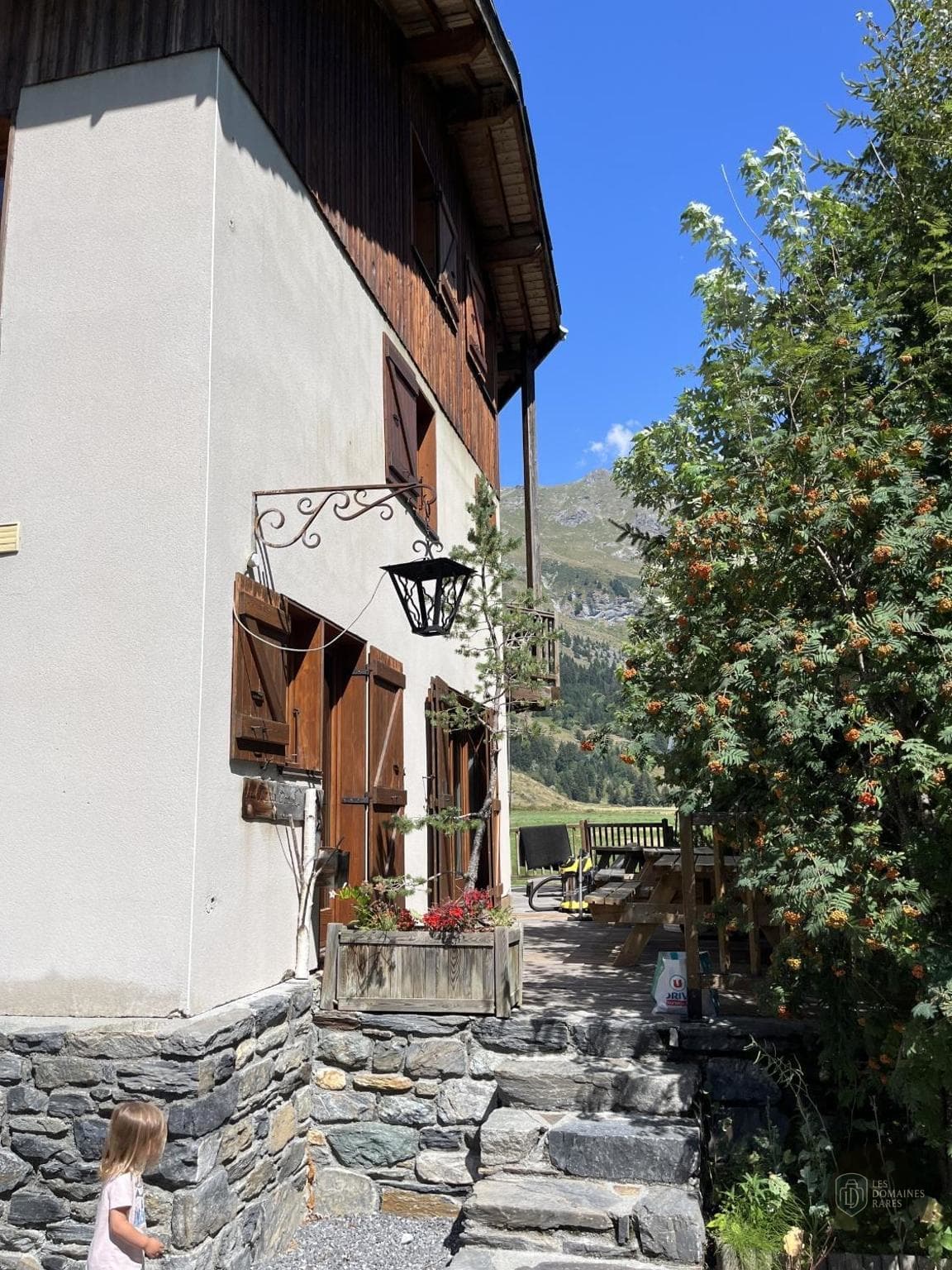 Vue extérieure de l'hôtel Le Grand Bec en Auvergne-Rhône-Alpes
