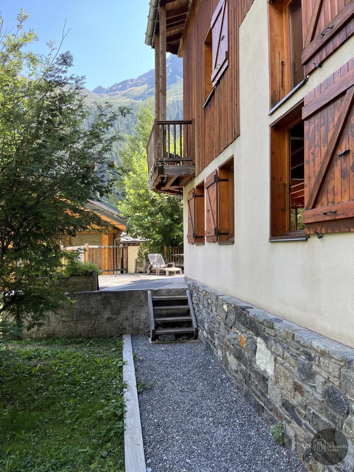 Vue extérieure de l'hôtel Le Grand Bec en Auvergne-Rhône-Alpes