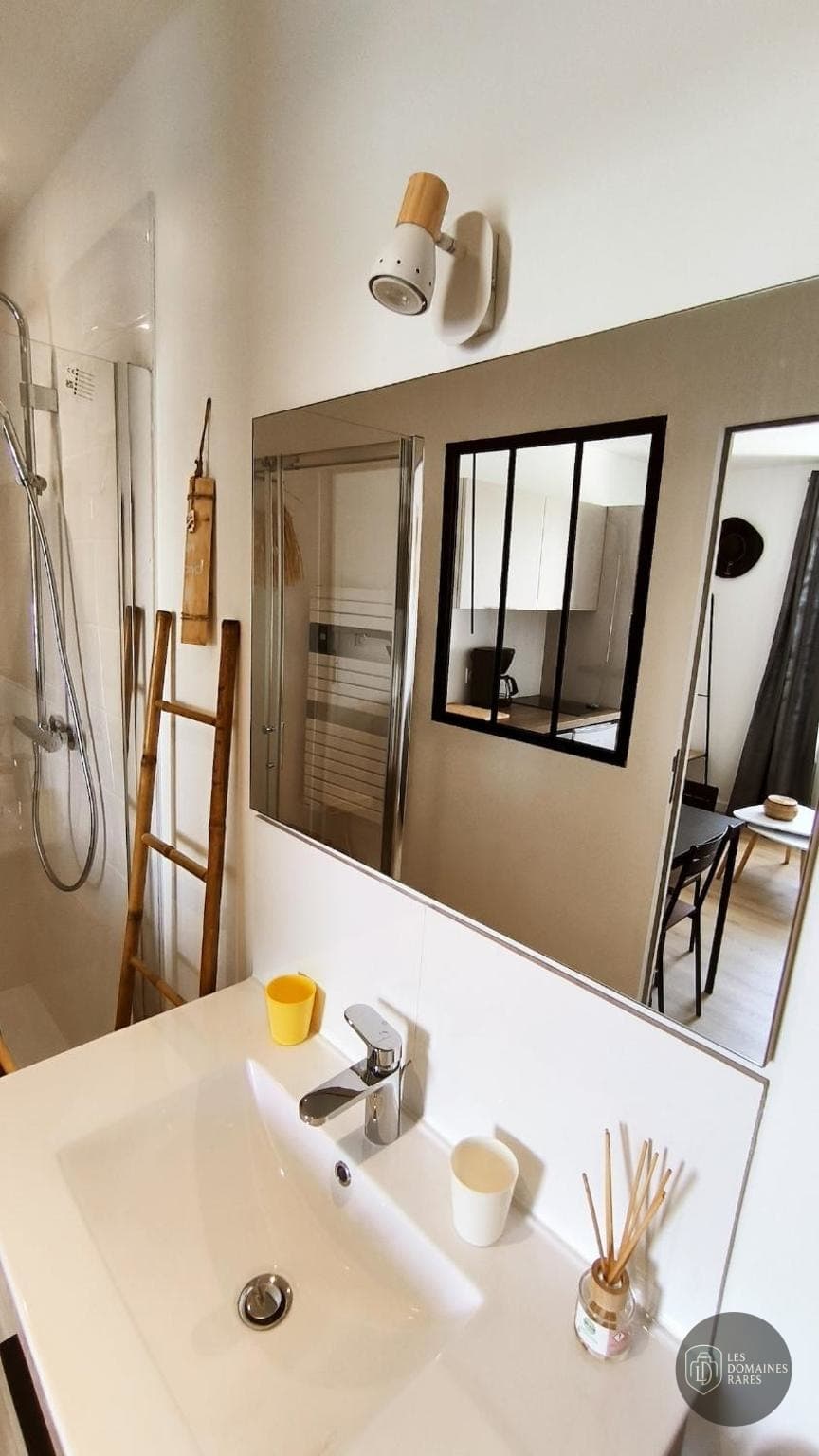 Salle de bain de l'hôtel Le Guerveur à Caen en Normandie