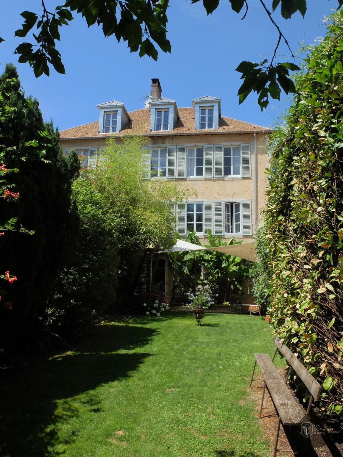 Vue extérieure du salle de réception Le Gustave en Île-de-France