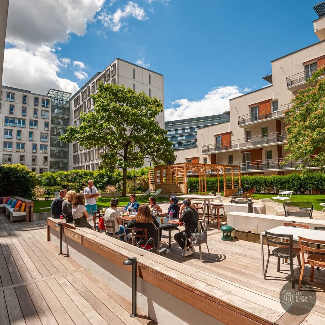 Vue extérieure de l'hôtel Le Hüb à Grenoble en Auvergne-Rhône-Alpes
