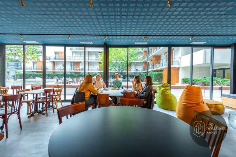 Espace intérieur de l'hôtel Le Hüb à Grenoble en Auvergne-Rhône-Alpes