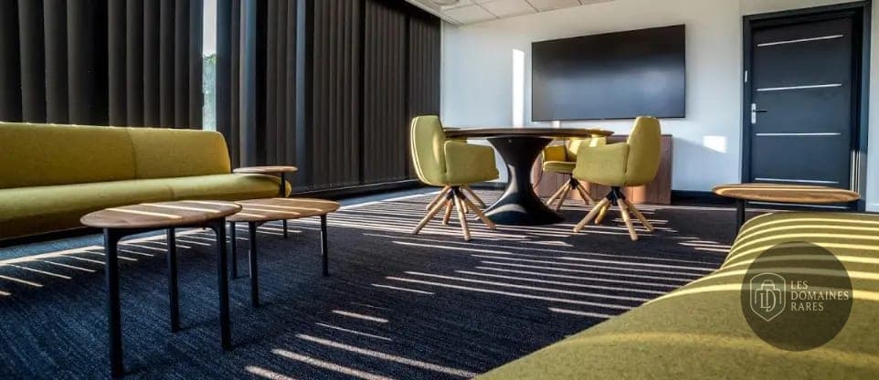 Espace intérieur de l'auberge Le Hub des Alpes en Auvergne-Rhône-Alpes