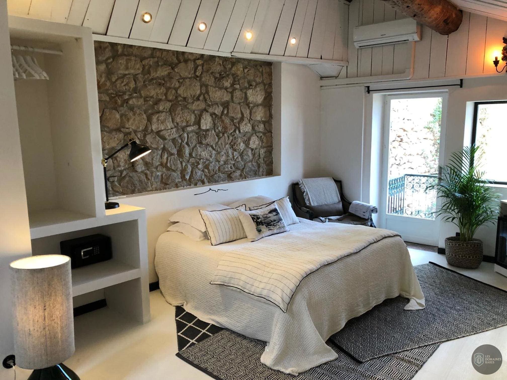 Vue extérieure de l'hôtel Le Jardin d’Ariane à Canet en Occitanie