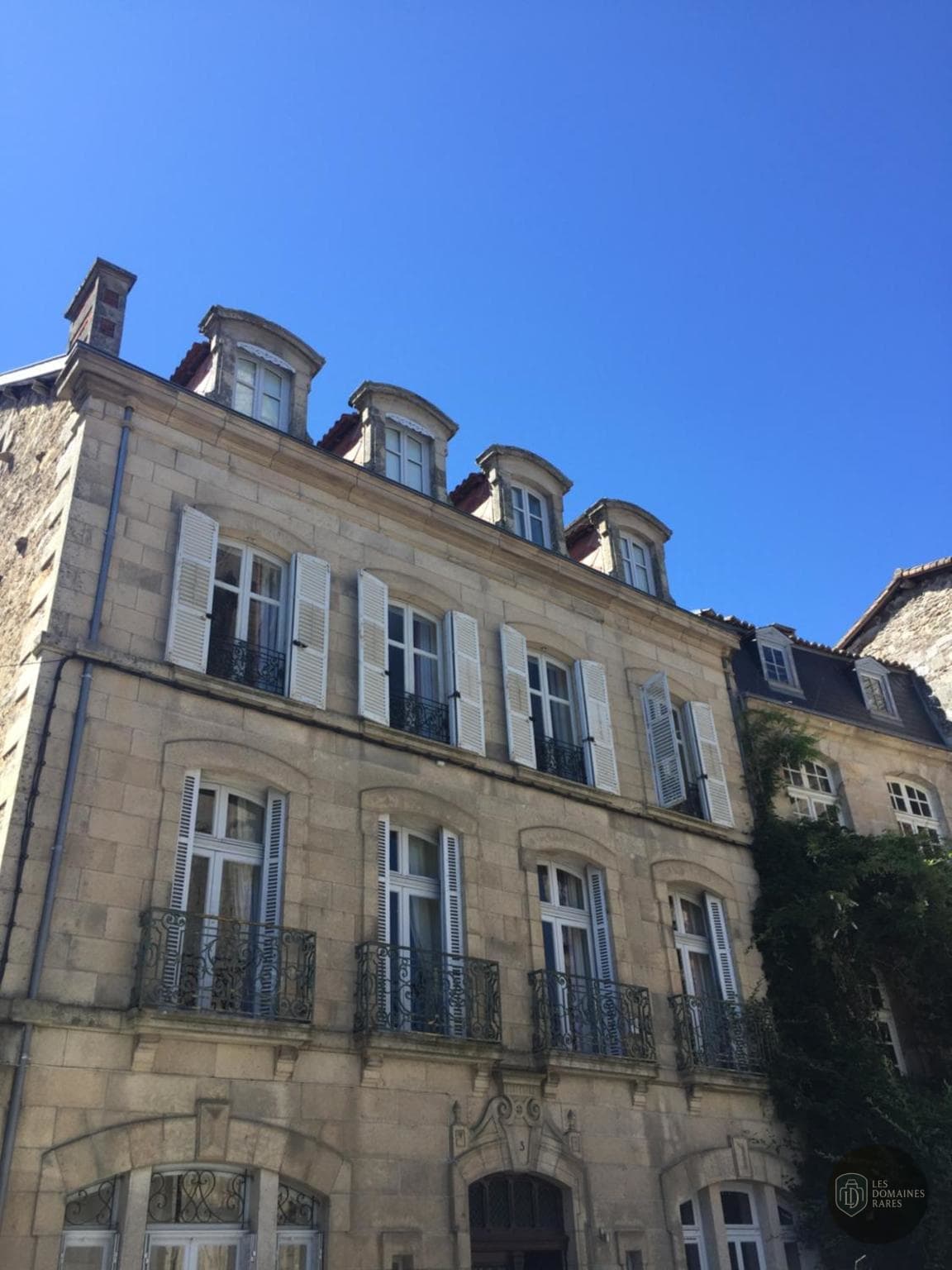 Vue extérieure du lieu Le Jardin des Lys à Fontainebleau en Île-de-France