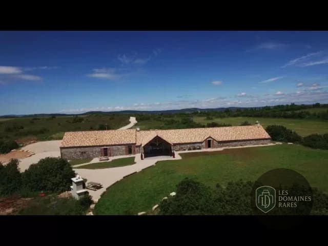 Vue extérieure du salle de réception Le Jas du Camper à Millau en Occitanie