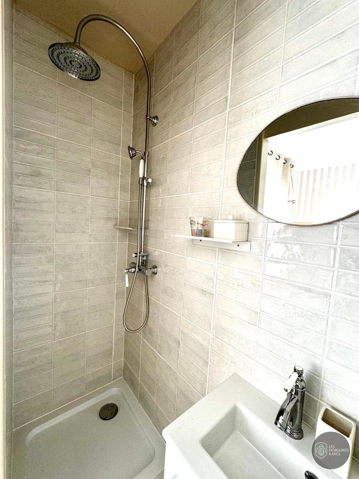 Salle de bain de l'hôtel Le Kiosque Flottant à Paris en Île-de-France