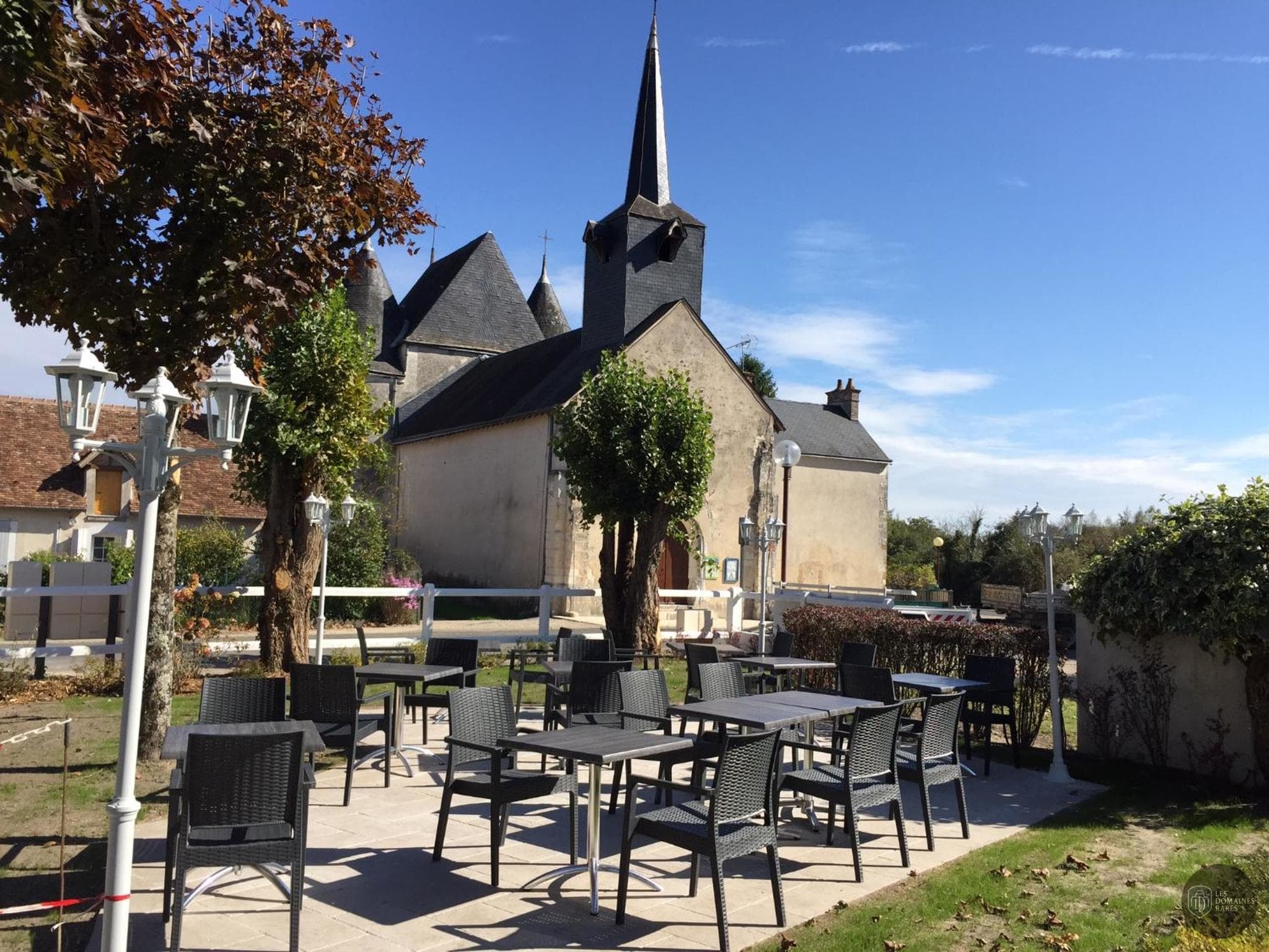 Vue extérieure de l'hôtel Le Lanthenay à Romorantin en Centre-Val de Loire