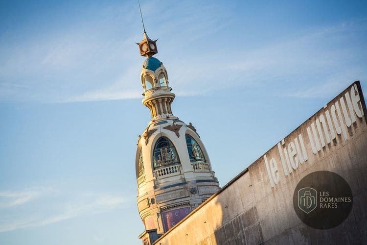 Vue extérieure du lieu Le Lieu Unique à Nantes en Pays de la Loire