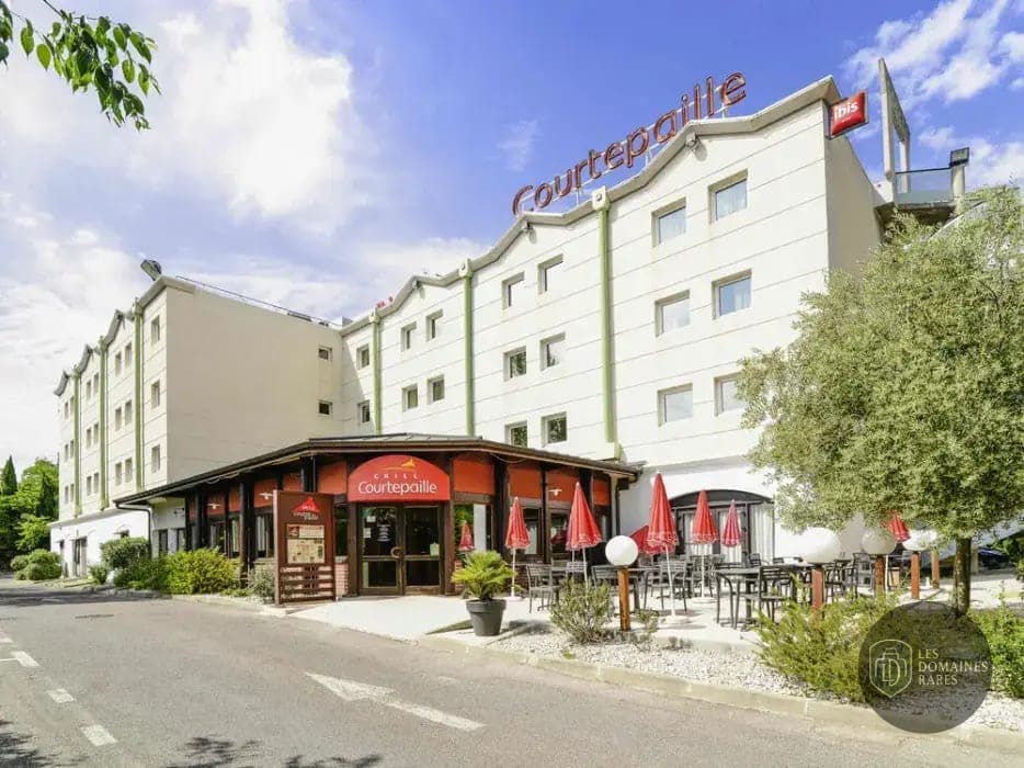 Extérieur hôtel avec restaurant Courtepaille