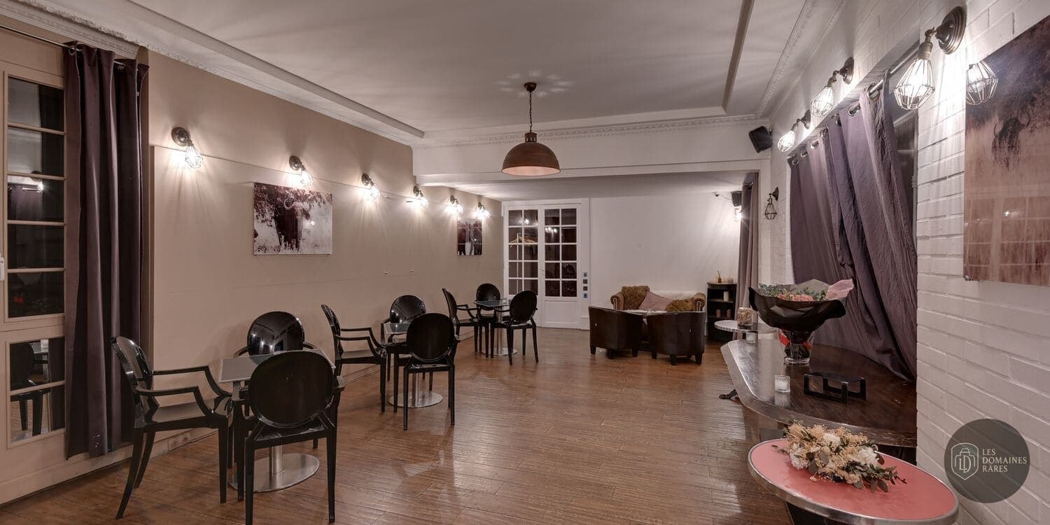 Espace intérieur du restaurant Le Môm à Paris en Île-de-France