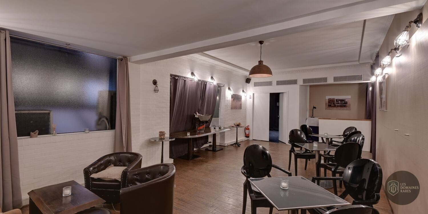 Espace intérieur du restaurant Le Môm à Paris en Île-de-France