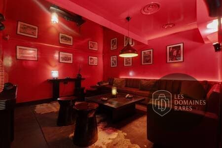 Espace intérieur du restaurant Le Môm à Paris en Île-de-France